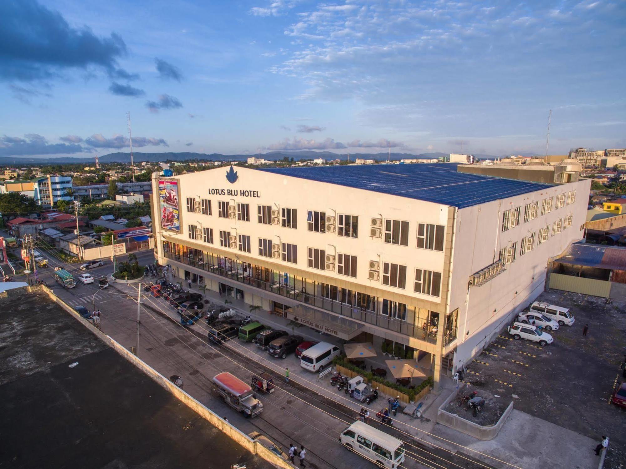 Lotus Blu Hotel Legazpi Exterior photo